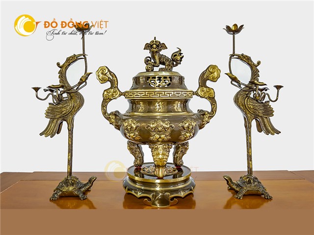 Bật mí lý do bộ đỉnh đồng tam sự luôn được ưa chuộng trong thờ cúng gia tiên