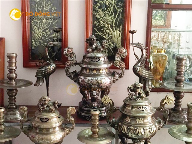 Bật mí về bộ đồ đồng thờ cúng khảm ngũ sắc đầy đủ phụ kiện