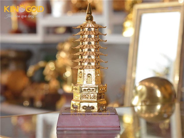 Có nên bài trí đồ đồng phong thủy trên bàn học 