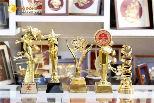 Đồ đồng Việt Cần Thơ chế tác biểu tượng cúp đồng theo yêu cầu