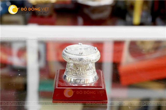 Trống đồng mạ bạc làm quà tặng khách VIP
