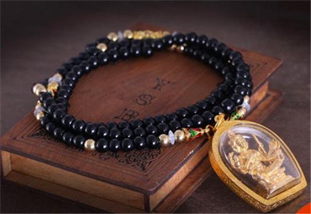 Có nên đeo tượng Phật trên người không?