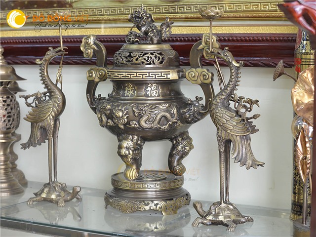 Cách Bài Trí Đỉnh Đồng Trên Bàn Thờ