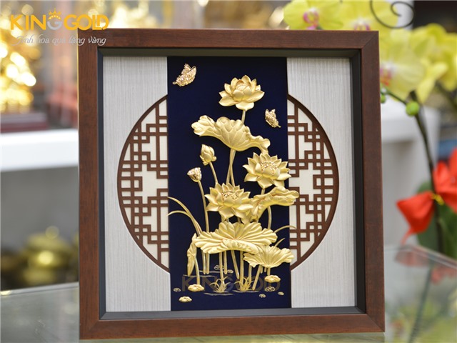 TRANH HOA SEN MẠ VÀNG - BIỂU TƯỢNG CỦA SỰ THANH CAO VÀ MAY MẮN
