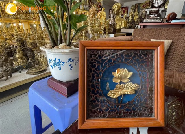 TRANH HOA SEN VÀNG - QUÀ TẶNG MẸ 8/3 SANG TRỌNG VÀ Ý NGHĨA