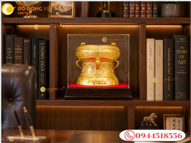 Trống Đồng Mạ Vàng Cao Cấp – Quà Tặng Phong Thủy Sang Trọng Cho Phòng Làm Việc