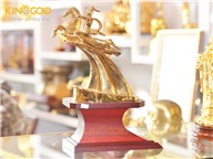 Tượng đồng Thánh Gióng mạ vàng làm quà tặng 