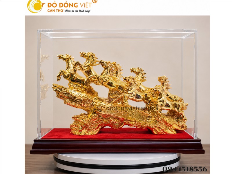 Tượng bát mã mạ vàng